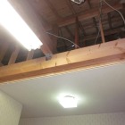 施工中。間仕切りの柱を抜いた部分はしっかり梁補強します。