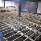 断熱材充填と縁板張る前に白蟻駆除もしています。