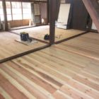 新しく入れ直した敷居は既存と色合せ。