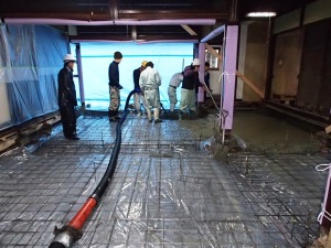 たくさんの人の手が掛かります